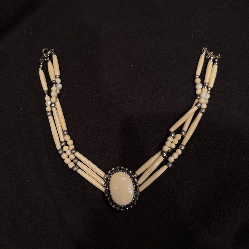 Elegant Cream and Silver Necklace